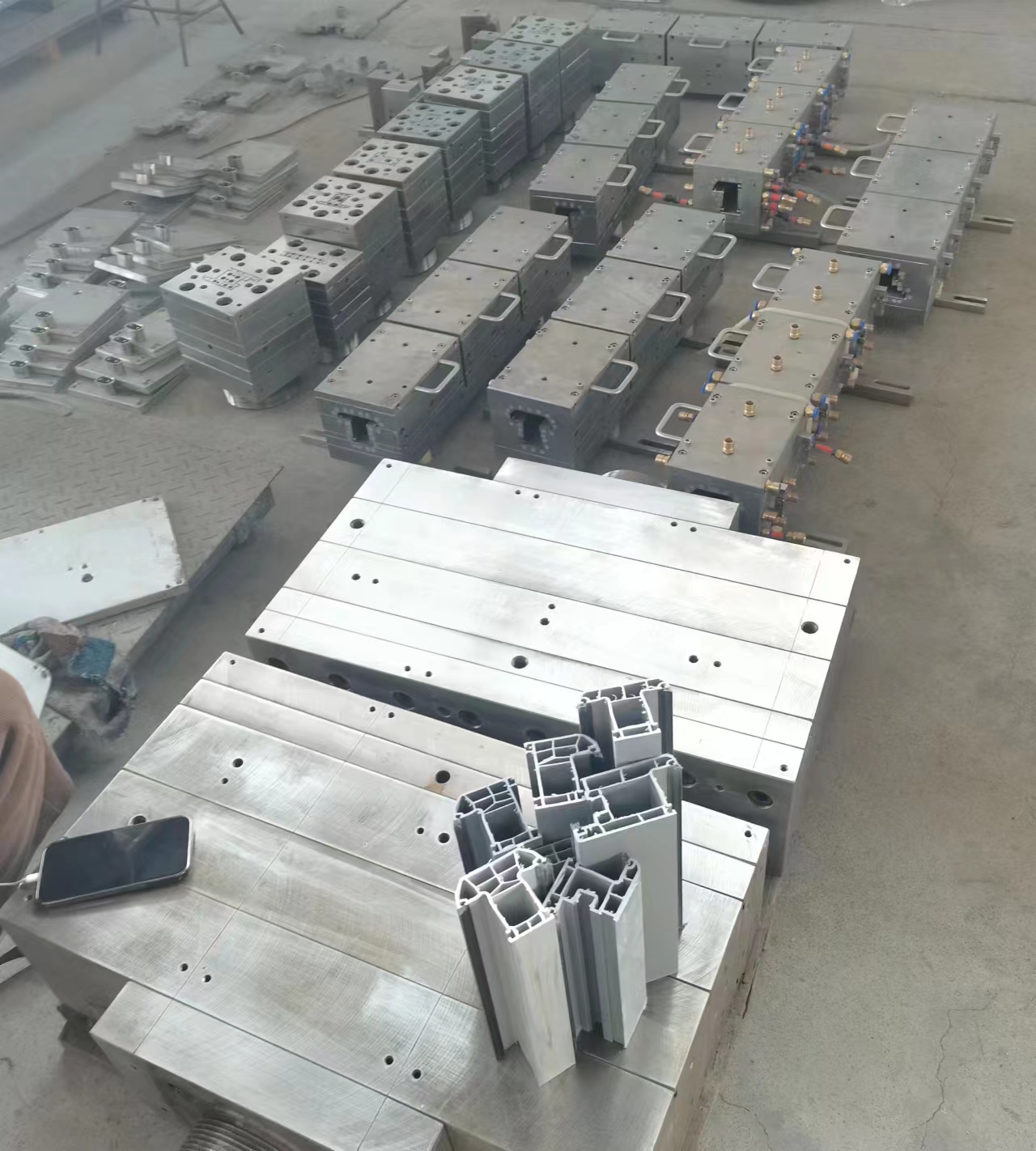 Co-extruder mould for UPVC profiles